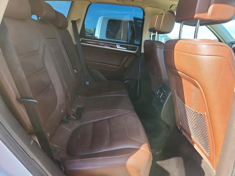 Снимка 11 от търг – 2013 VOLKSWAGEN TOUAREG с VIN WVGDF9BP5DD001170