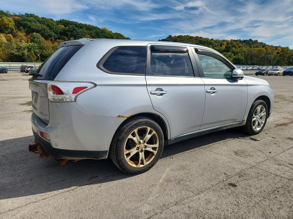 Снимка 3 от търг – 2014 MITSUBISHI OUTLANDER с VIN JA4AZ3A30EZ003580