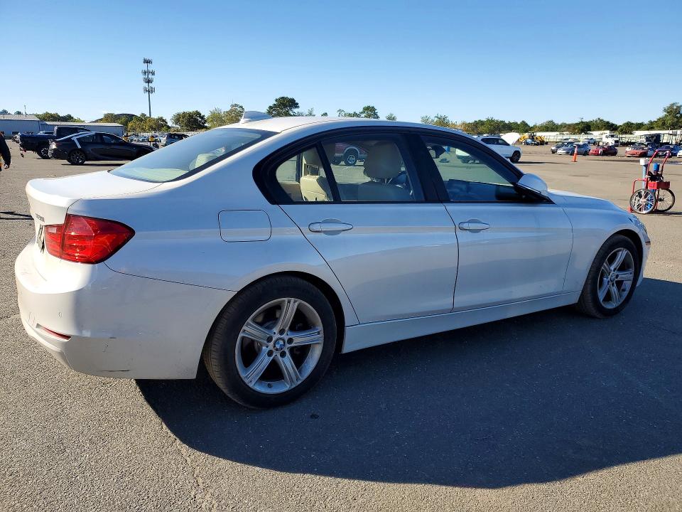 Foto 3 de la subasta – 2015 BMW 320 con VIN WBA3C3C55FP663235