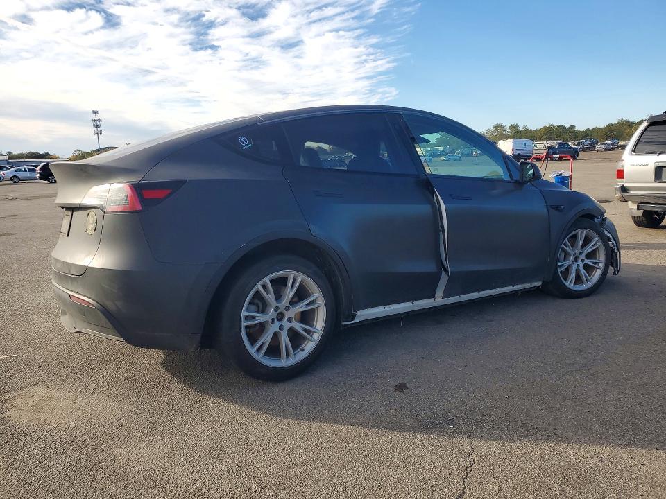Снимка 3 от търг – 2021 TESLA MODEL Y с VIN 5YJYGDEE8MF266142