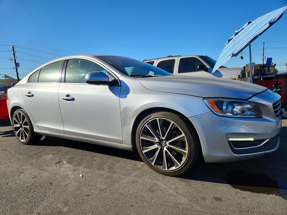 Foto 4 de la subasta – 2016 VOLVO S60 con VIN YV126MFK5G2393056