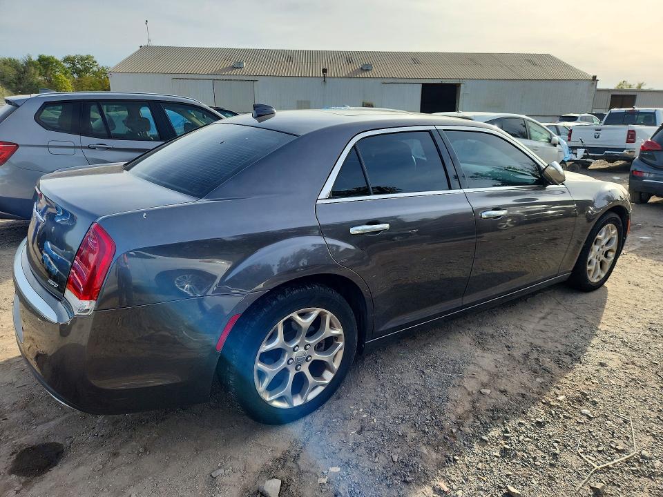Снимка 3 от търг – 2016 CHRYSLER 300C с VIN 2C3CCASG2GH170844