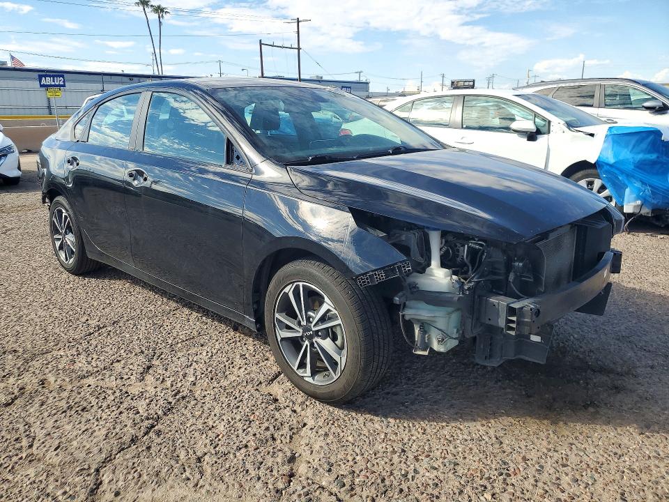 Снимка 4 от търг – 2023 KIA FORTE с VIN 3KPF24AD0PE613525