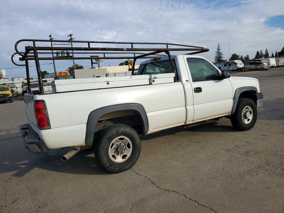 Photo 3 from auction – 2004 CHEVROLET SILVERADO with VIN 1GCHC24U04E282393
