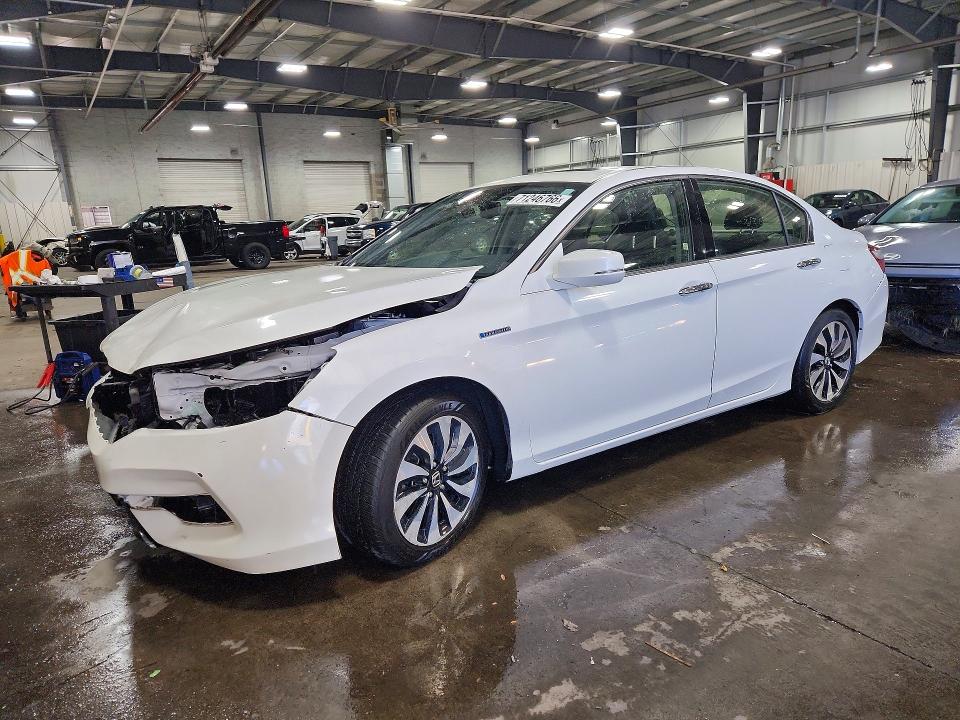 Снимка 1 от търг – 2017 HONDA ACCORD с VIN JHMCR6F5XHC009421