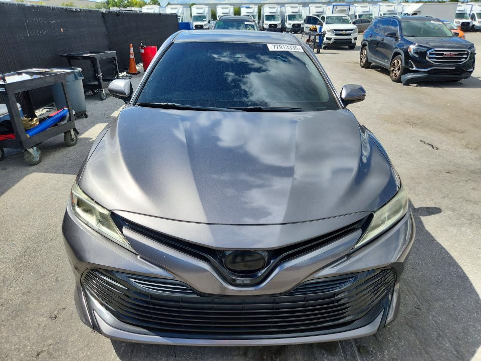 Снимка 5 от търг – 2018 TOYOTA CAMRY с VIN 4T1B11HK2JU567849