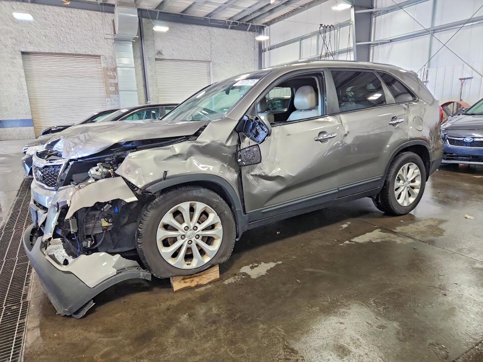KIA SORENTO 2014 с VIN 5XYKU4A75EG490680 - Фото с аукциона