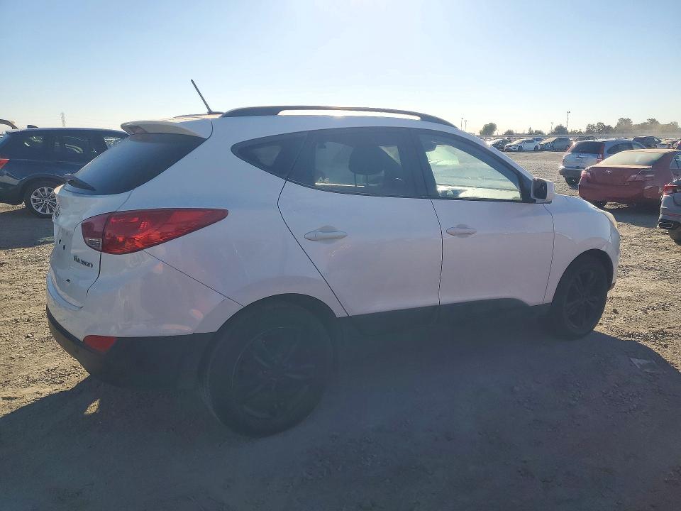 Photo 3 from auction – 2011 HYUNDAI TUCSON with VIN KM8JU3AC2BU285990