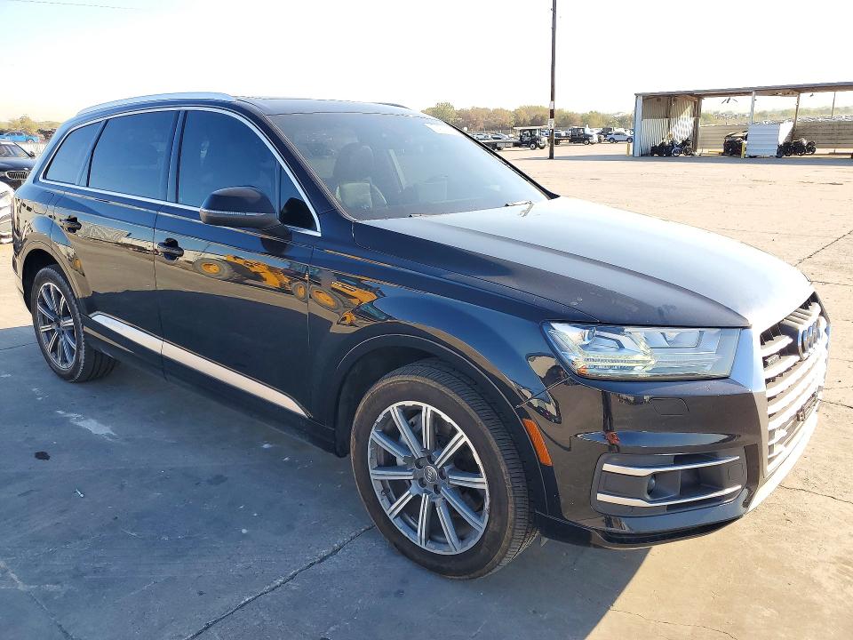 Photo 4 from auction – 2017 AUDI Q7 with VIN WA1VAAF7XHD037102