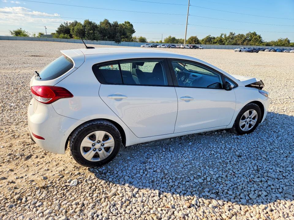 Photo 3 from auction – 2017 KIA FORTE5 with VIN KNAFK5A89H5691417
