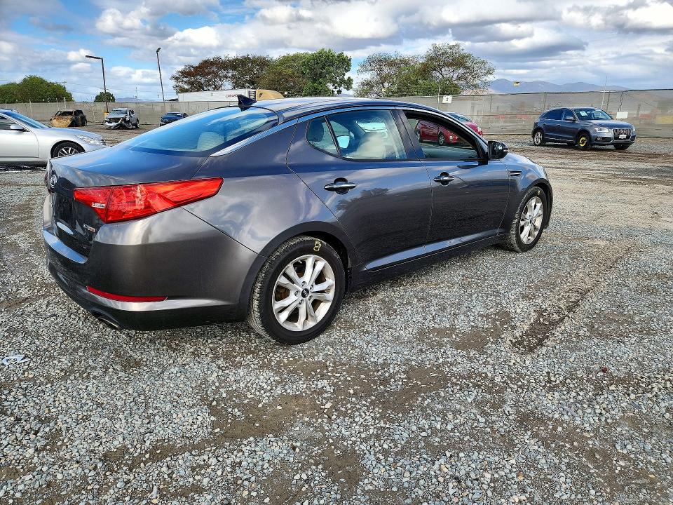 Zdjęcie 3 z aukcji – 2011 KIA OPTIMA z VIN KNAGN4A73B5087026