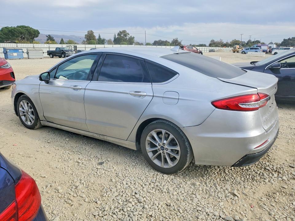 Zdjęcie 2 z aukcji – 2019 FORD FUSION z VIN 3FA6P0LU9KR225742