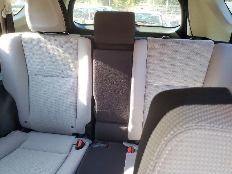 Снимка 10 от търг – 2017 TOYOTA RAV4 с VIN JTMRFREV1HJ135508