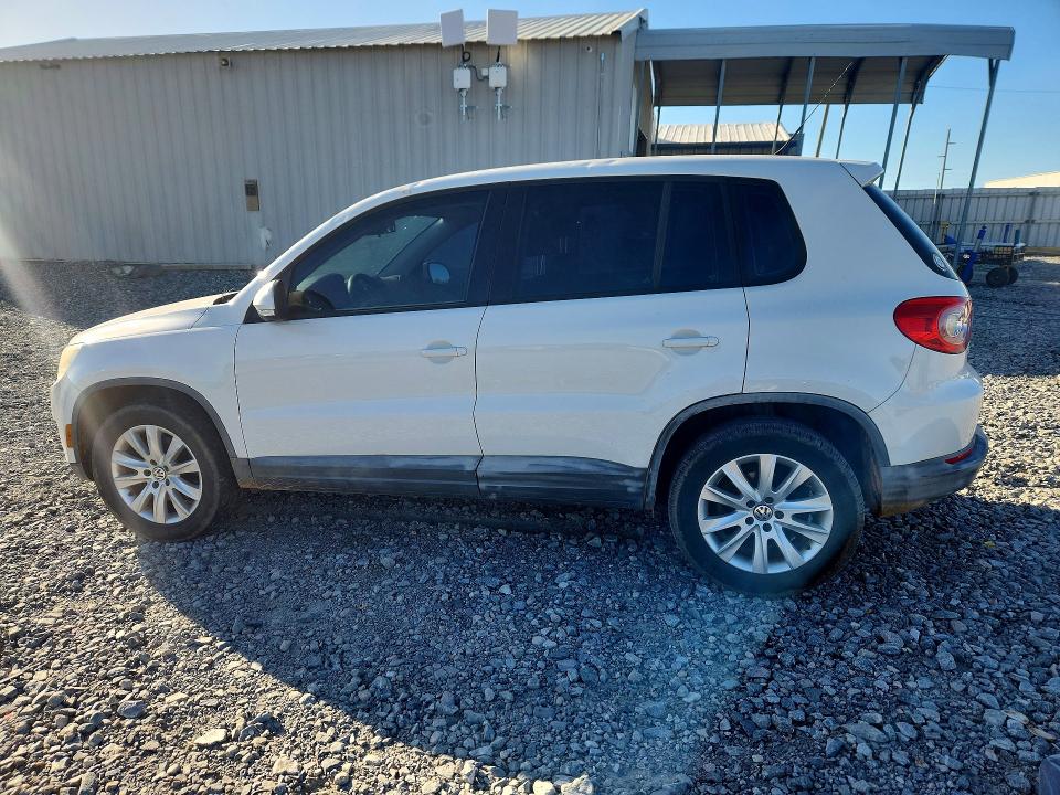 Снимка 2 от търг – 2010 VOLKSWAGEN TIGUAN с VIN WVGAV7AX0AW512569