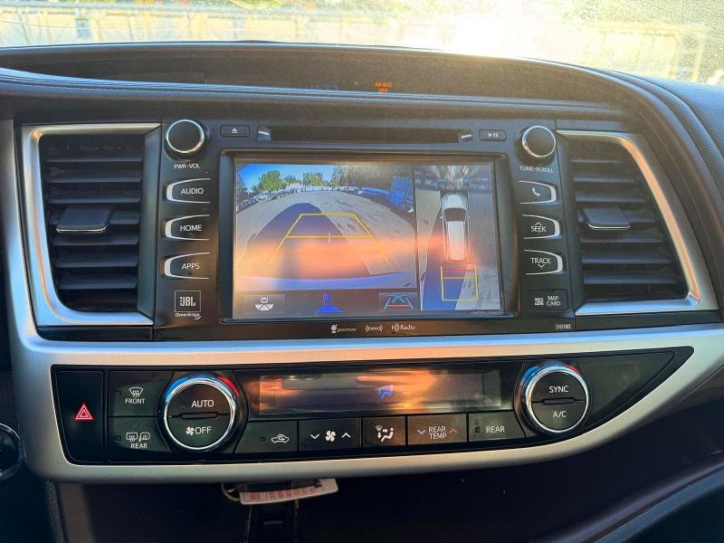 Photo 11 from auction – 2018 TOYOTA HIGHLANDER with VIN 5TDDZRFH2JS856794