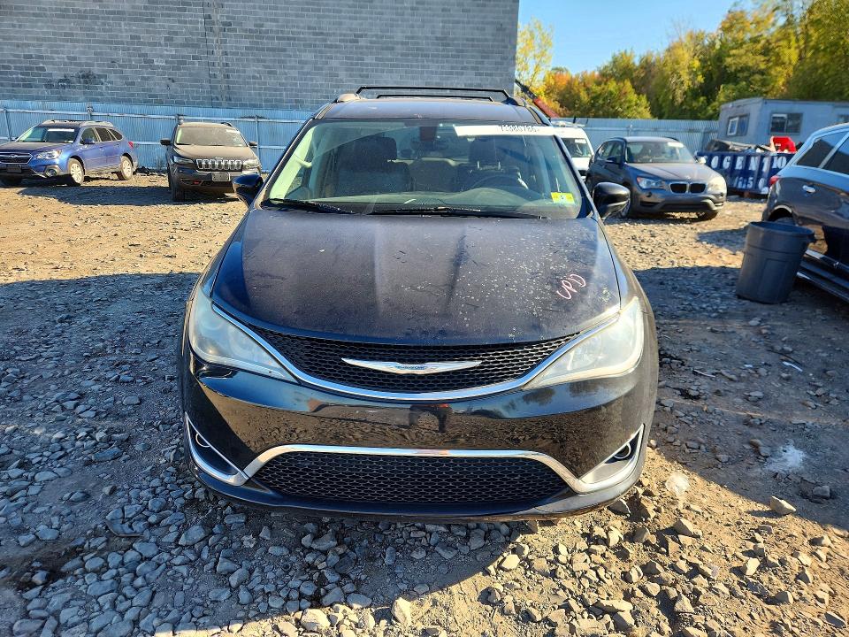 Фото 5 с аукциона – 2017 CHRYSLER PACIFICA с VIN 2C4RC1BG7HR532782