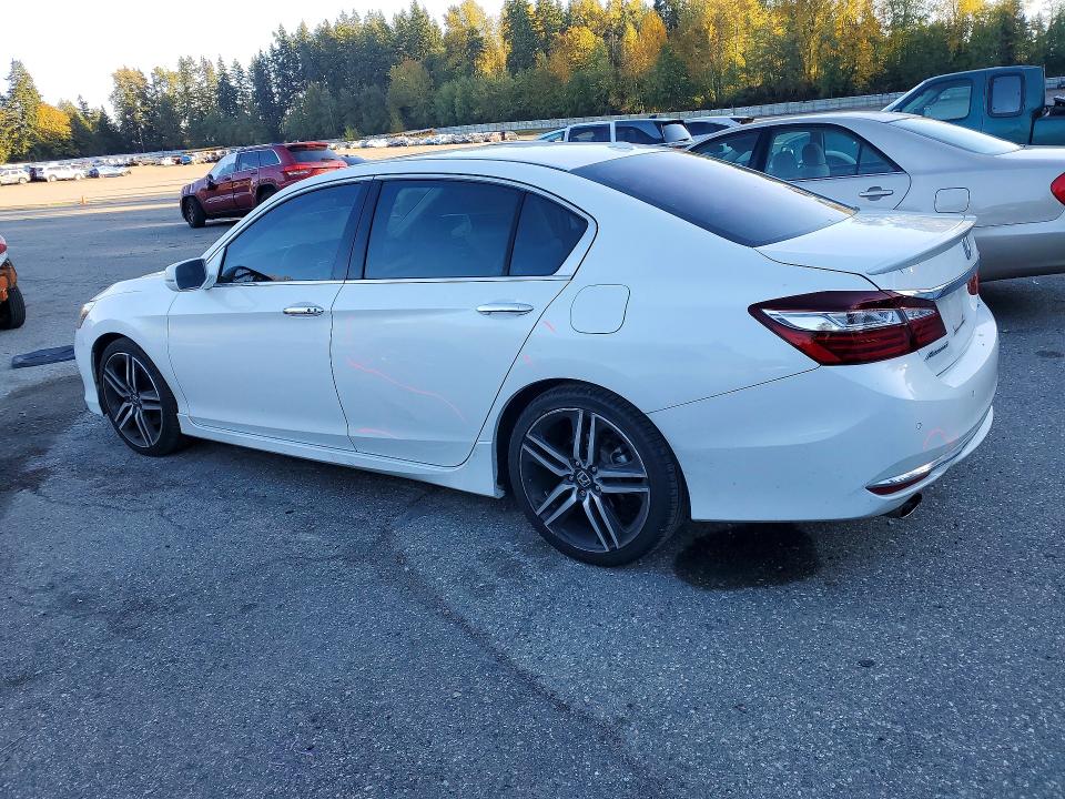 Снимка 2 от търг – 2017 HONDA ACCORD с VIN 1HGCR3F94HA035710