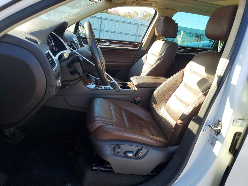 Снимка 7 от търг – 2014 VOLKSWAGEN TOUAREG с VIN WVGEP9BP0ED010281