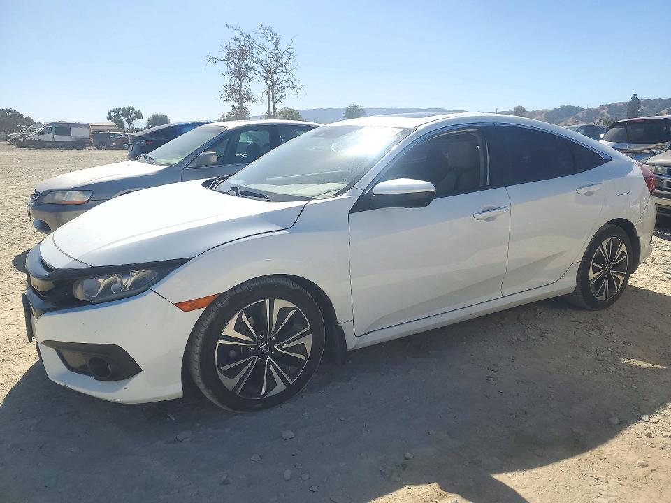 Снимка 1 от търг – 2017 HONDA CIVIC с VIN 19XFC1F43HE213934