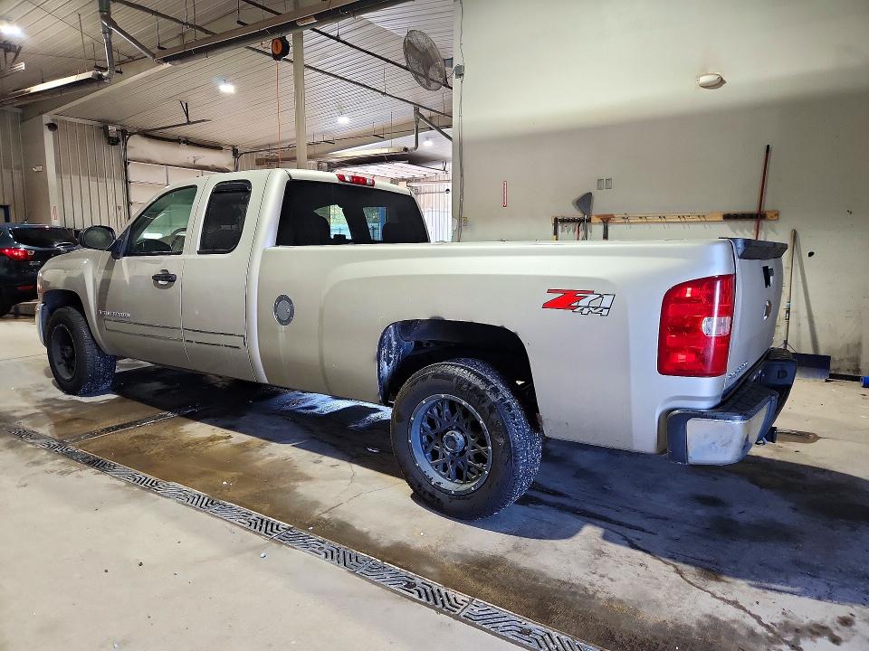 Снимка 2 от търг – 2007 CHEVROLET SILVERADO с VIN 1GCEK19J07E511402