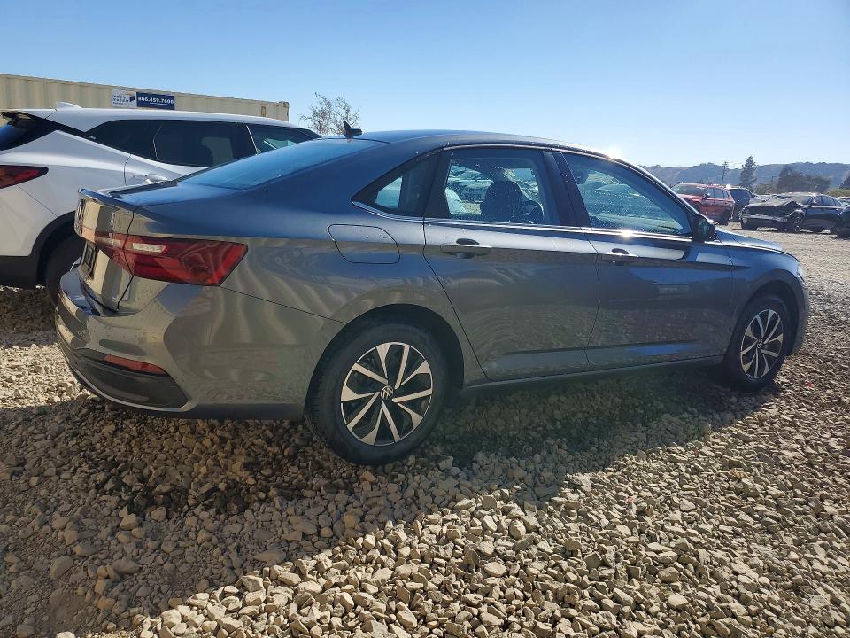 Снимка 3 от търг – 2025 VOLKSWAGEN JETTA с VIN 3VW5X7BU9SM055960
