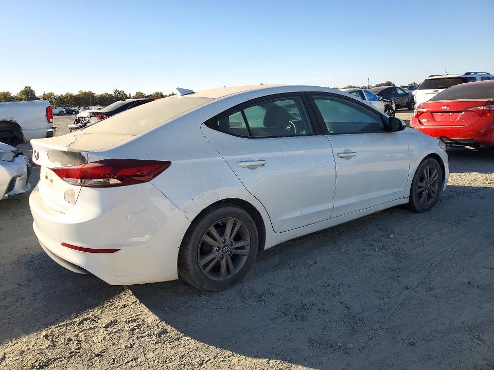 Снимка 3 от търг – 2017 HYUNDAI ELANTRA с VIN 5NPD84LF6HH060476