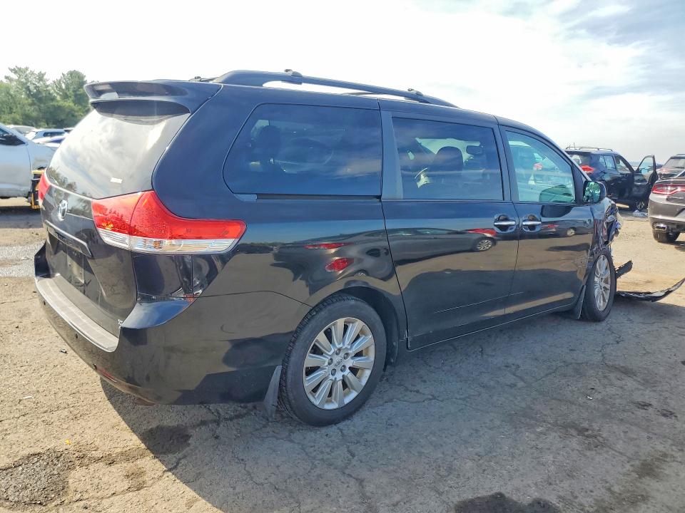 Снимка 3 от търг – 2013 TOYOTA SIENNA с VIN 5TDDK3DC1DS053729