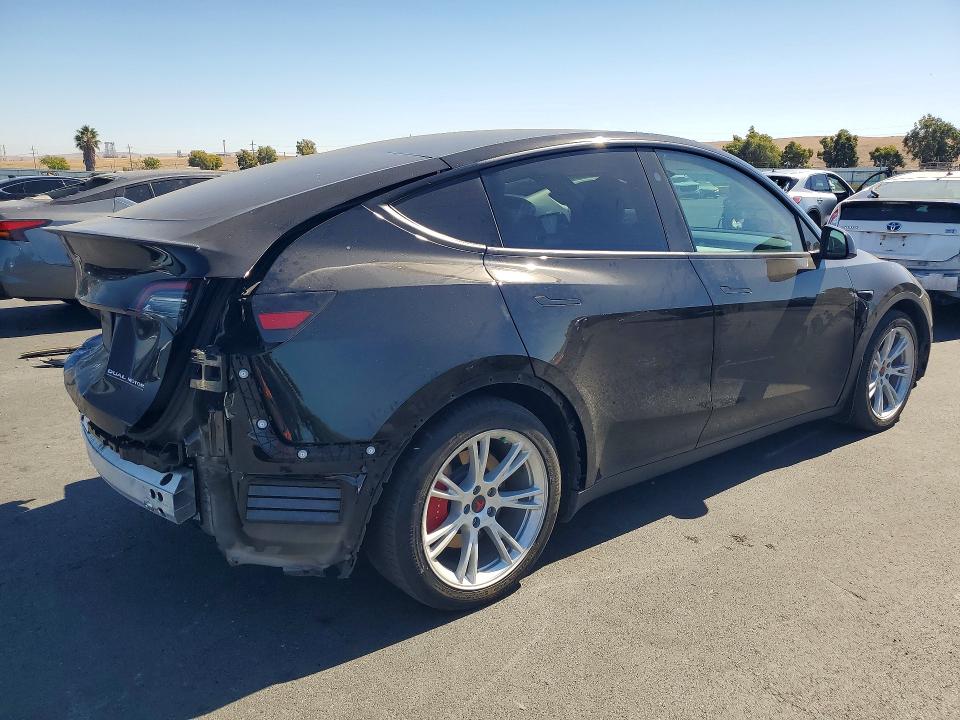 Снимка 3 от търг – 2023 TESLA MODEL Y с VIN 7SAYGDEF1PF925419