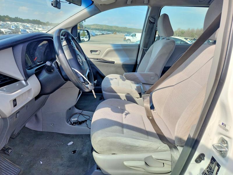 Снимка 7 от търг – 2017 TOYOTA SIENNA с VIN 5TDZZ3DC9HS819682