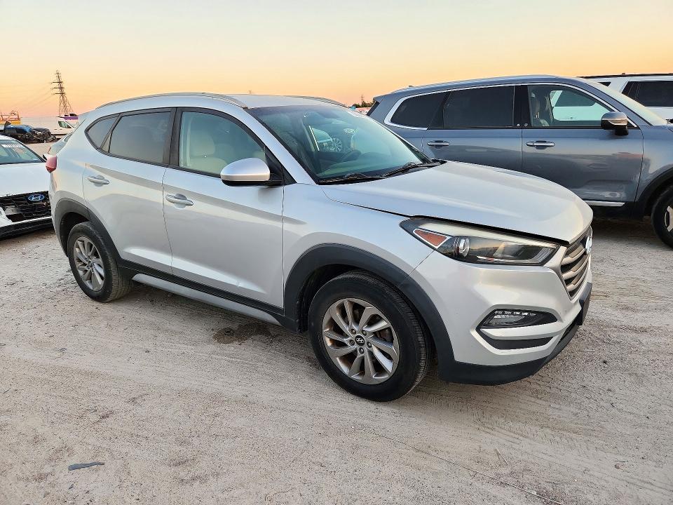 Photo 4 from auction – 2018 HYUNDAI TUCSON with VIN KM8J33A48JU677026