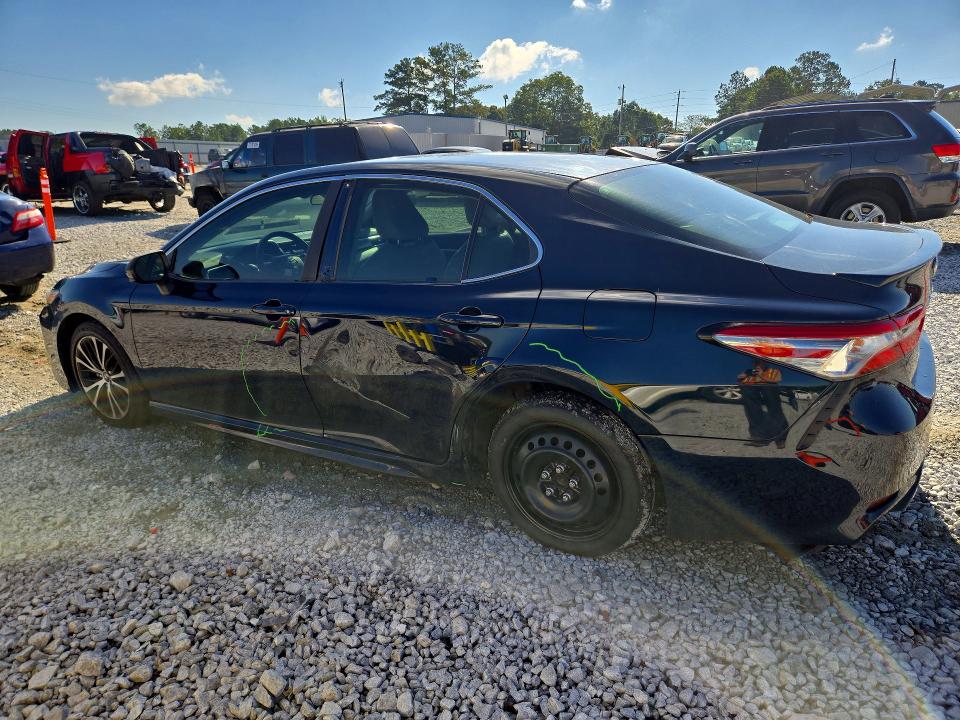 Снимка 2 от търг – 2018 TOYOTA CAMRY с VIN 4T1B11HK4JU581834