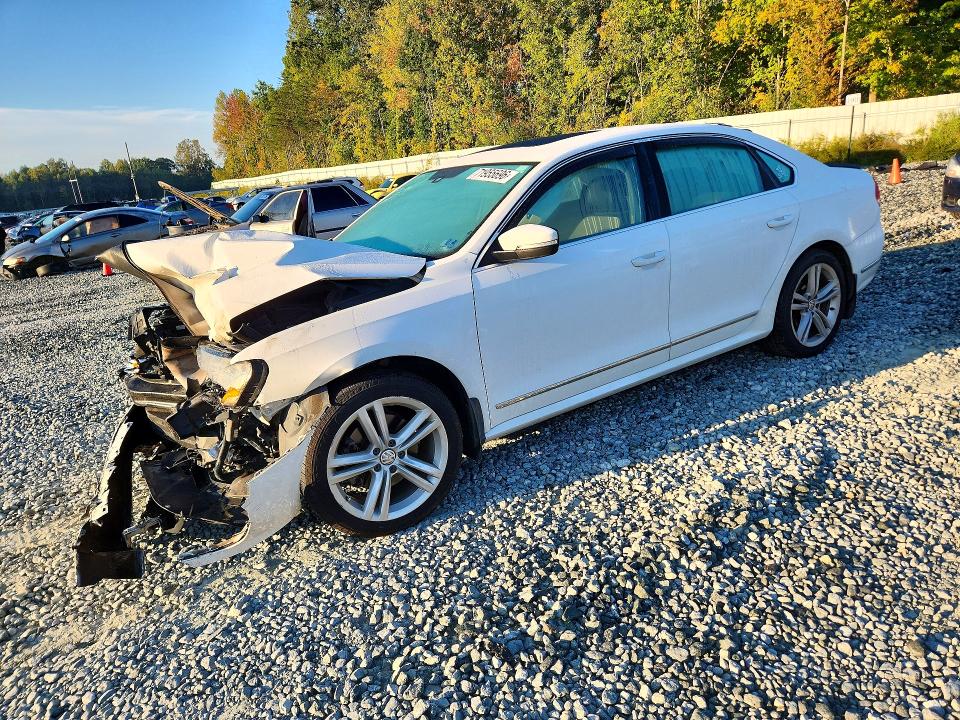 VOLKSWAGEN PASSAT 2015 с VIN 1VWBT7A35FC042444 - Снимка от търг