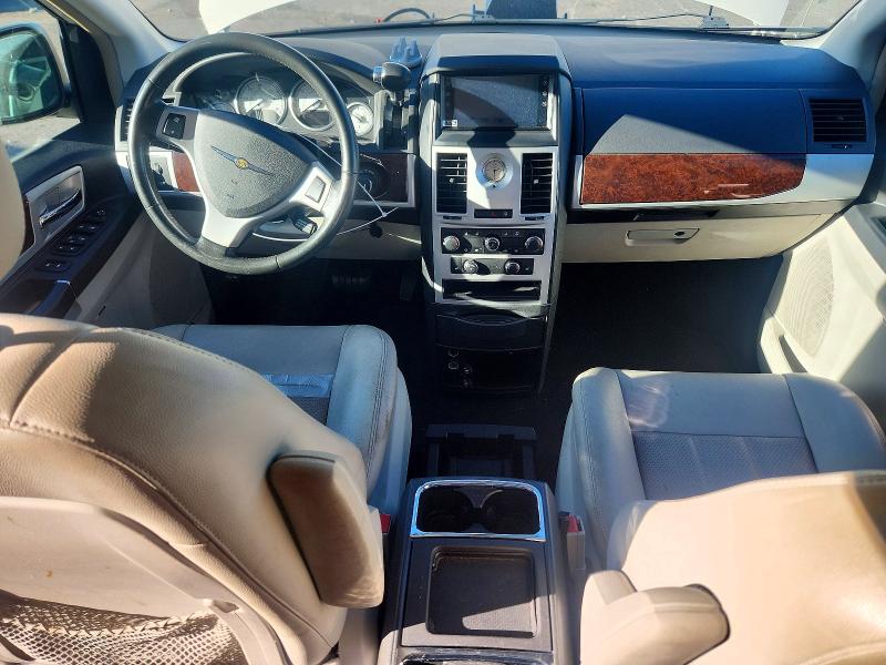 Снимка 8 от търг – 2010 CHRYSLER TOWN & COUNTRY с VIN 2A4RR8DX2AR375120
