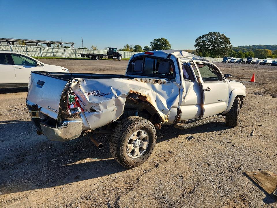 Снимка 3 от търг – 2010 TOYOTA TACOMA с VIN 5TEUU4EN9AZ684064
