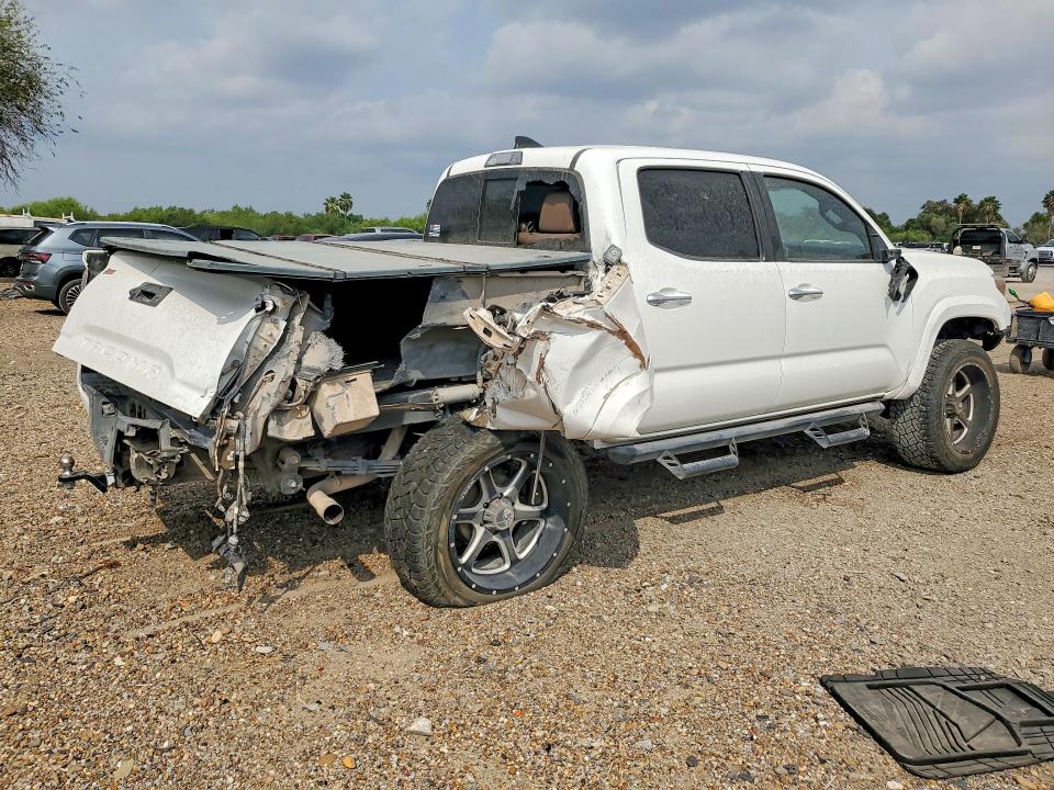 Снимка 3 от търг – 2017 TOYOTA TACOMA с VIN 5TFGZ5AN2HX099774