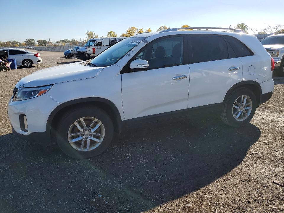 KIA SORENTO 2014 مع رقم تعريف المركبة 5XYKT3A67EG497117 - صورة من المزاد