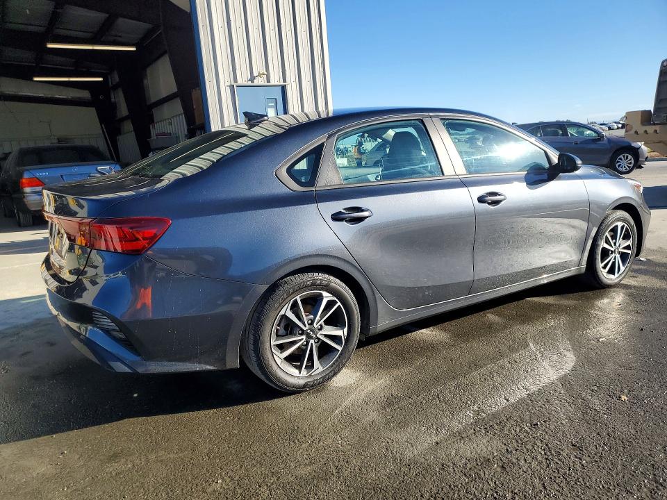 Фото 3 с аукциона – 2023 KIA FORTE с VIN 3KPF24AD9PE552711