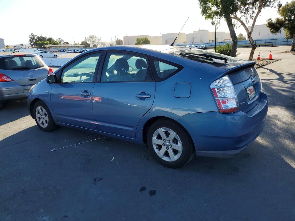 Снимка 2 от търг – 2007 TOYOTA PRIUS с VIN JTDKB20UX77087327