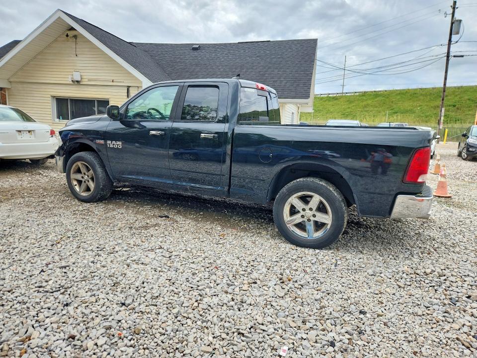 Снимка 2 от търг – 2015 RAM 1500 CREW CAB (4 DOO с VIN 1C6RR7GT0FS721106