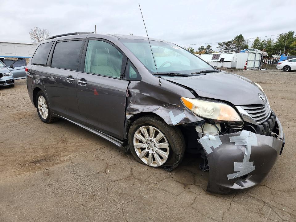 Zdjęcie 4 z aukcji – 2014 TOYOTA SIENNA z VIN 5TDDK3DC3ES092906
