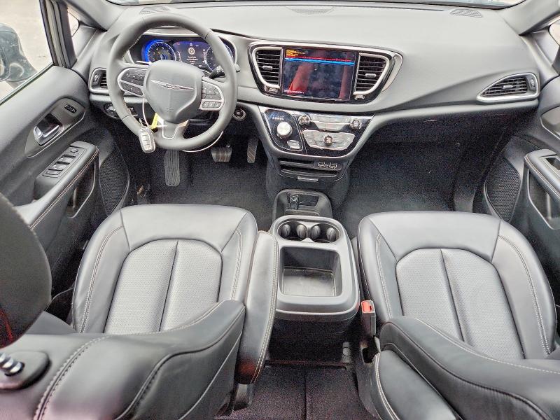 Photo 8 from auction – 2025 CHRYSLER PACIFICA with VIN 2C4RC1BG7SR542560