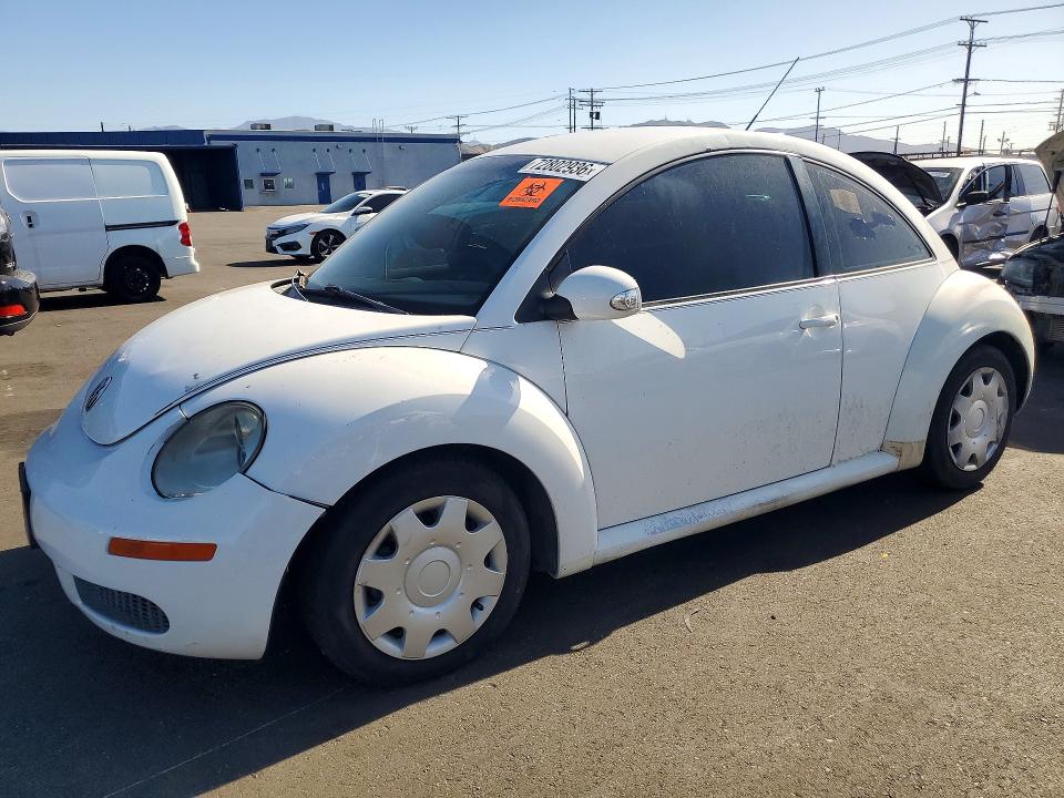 VOLKSWAGEN NEW BEETLE 2010 with VIN 3VWPG3AG1AM011558 - Photo from auction