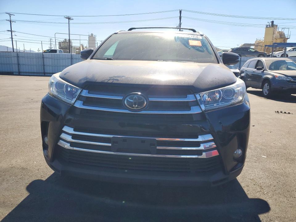 Photo 5 from auction – 2018 TOYOTA HIGHLANDER with VIN 5TDYZRFH6JS287630