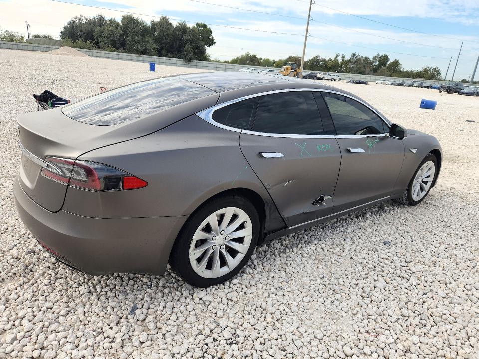 Снимка 3 от търг – 2016 TESLA MODEL S с VIN 5YJSA1E13GF157093