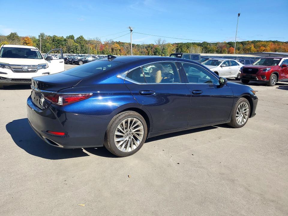 Снимка 3 от търг – 2019 LEXUS ES с VIN 58ABZ1B19KU013422