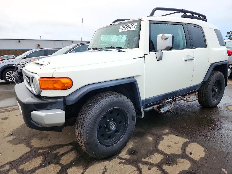 2010 TOYOTA FJ CRUISER - Търг №72630426