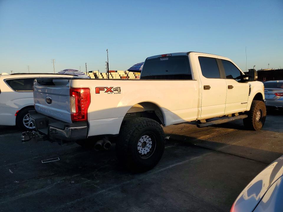 Photo 3 from auction – 2017 FORD F250 with VIN 1FT7W2BT2HEE45970