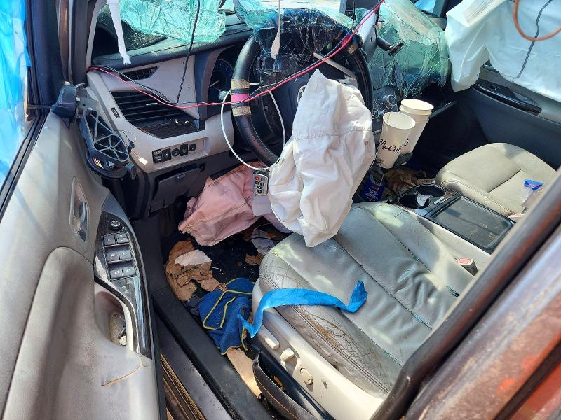 Снимка 8 от търг – 2015 TOYOTA SIENNA с VIN 5TDYK3DC8FS641065