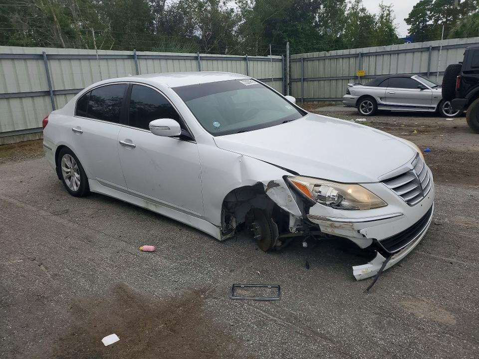 Photo 4 from auction – 2013 HYUNDAI GENESIS with VIN KMHGC4DD2DU214797