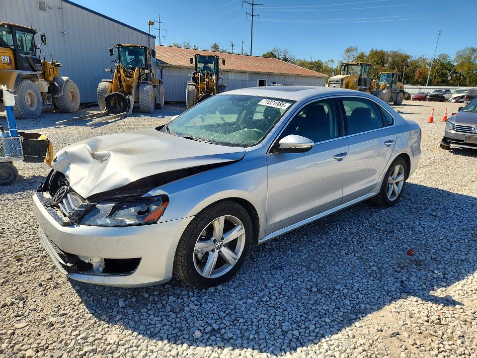 VOLKSWAGEN PASSAT 2012 с VIN 1VWBP7A38CC028697 - Снимка от търг